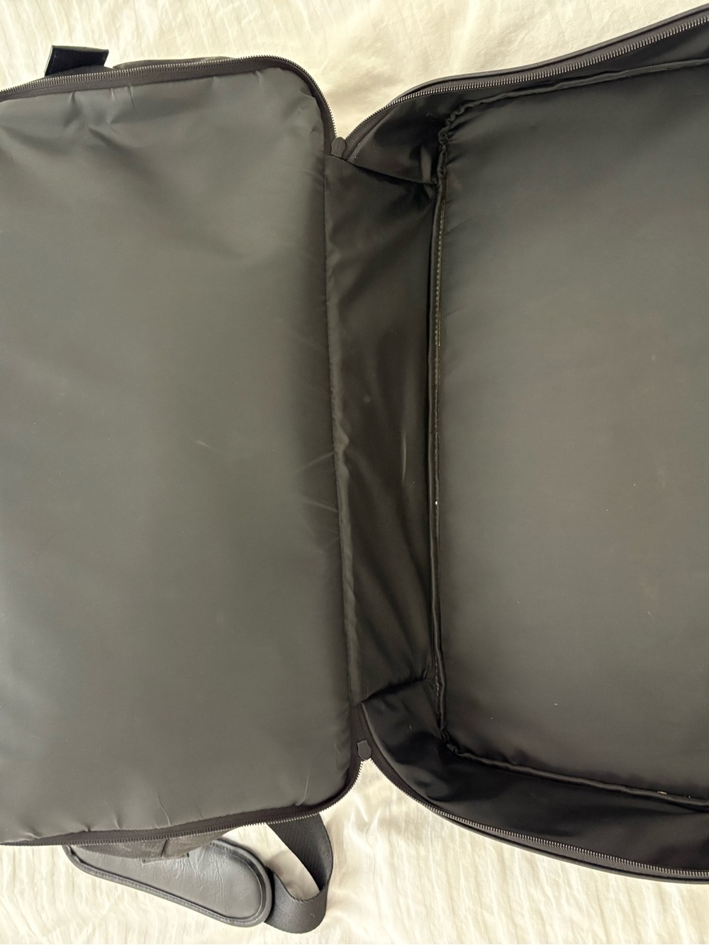 Beis Classic Weekender Bag Black Standard Size - Picture 8 of 9